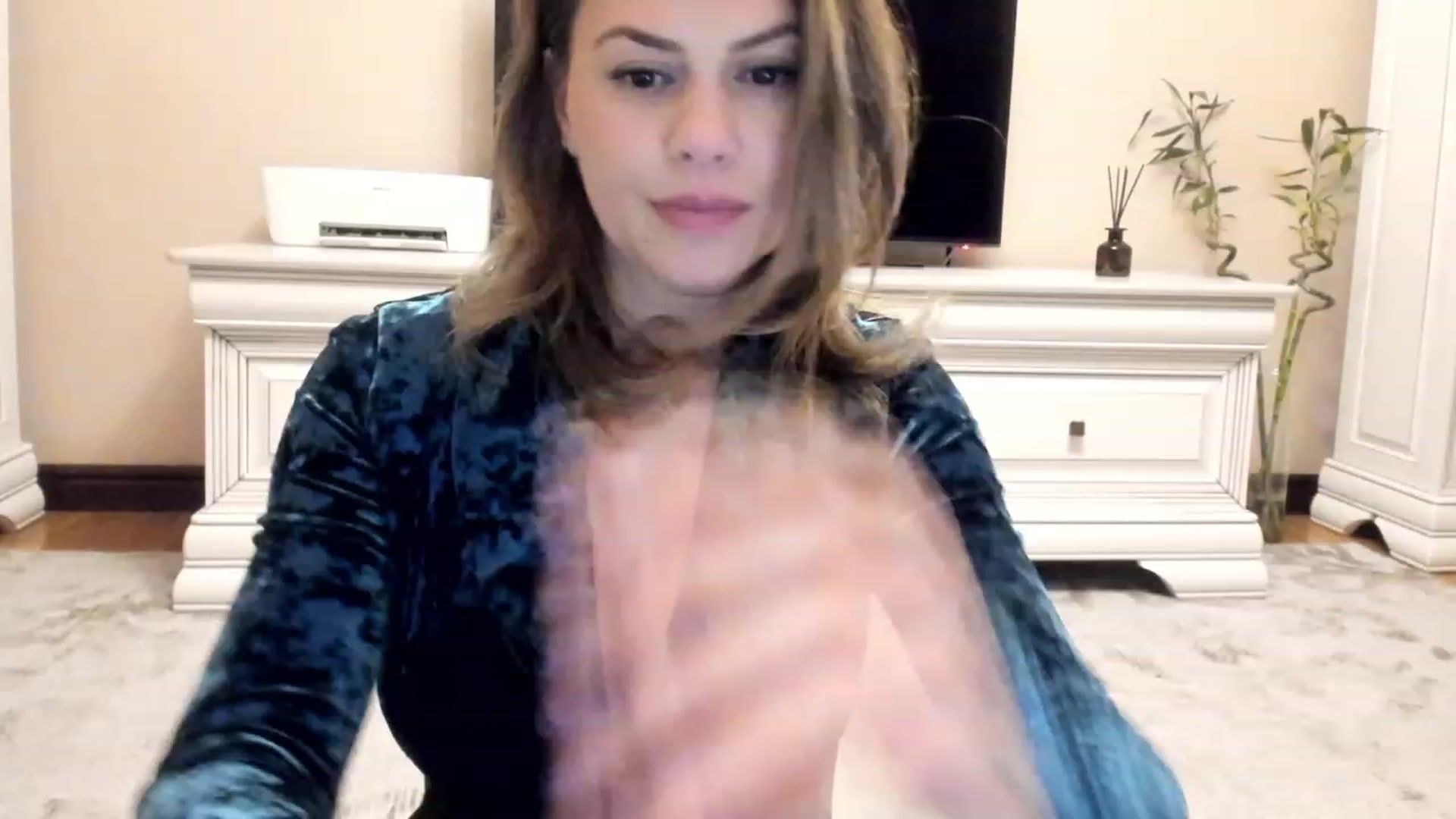 Gallery image thumbnail from Lu126's myfreecams stream on, 12/06/2022, 04:40 image 17 of 20