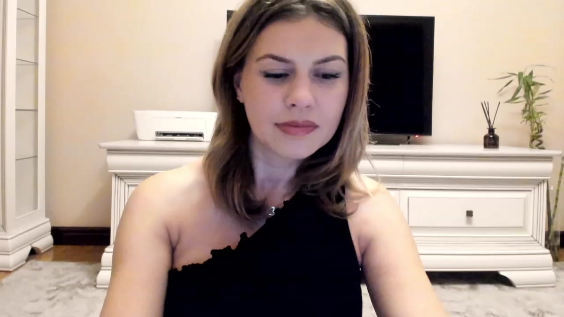 Gallery image thumbnail from Lu126's myfreecams stream on, 12/13/2022, 04:45 image 18 of 20