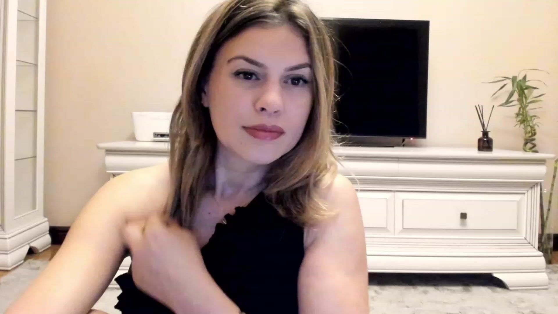 Gallery image thumbnail from Lu126's myfreecams stream on, 12/13/2022, 04:45 image 9 of 20