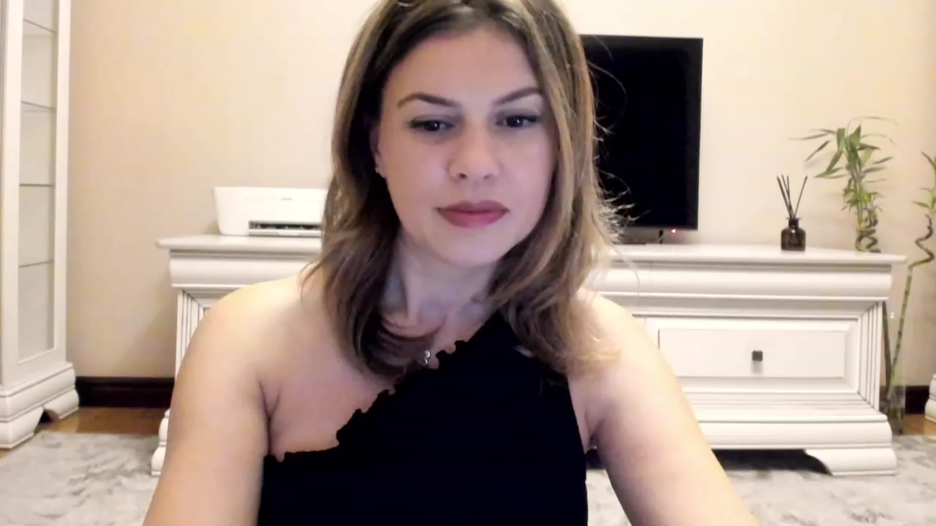 Gallery image thumbnail from Lu126's myfreecams stream on, 12/13/2022, 04:45 image 7 of 20