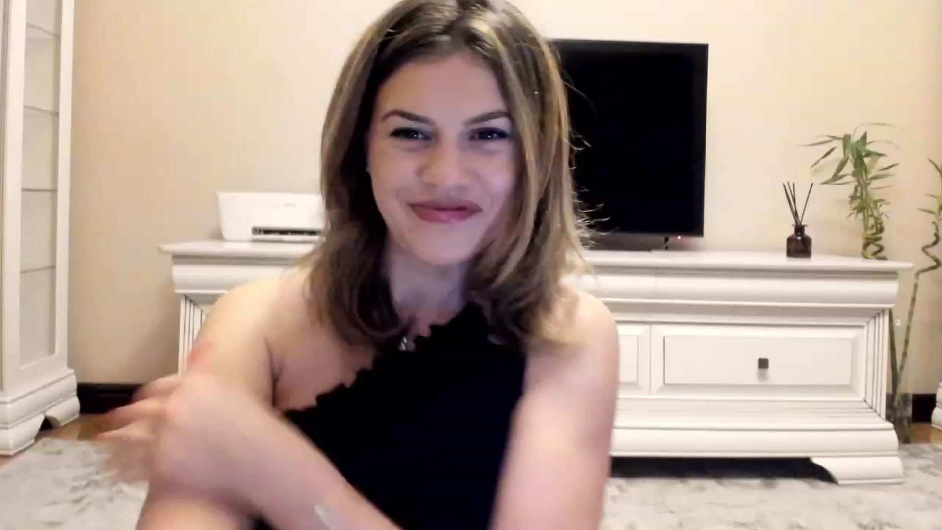 Gallery image thumbnail from Lu126's myfreecams stream on, 12/13/2022, 04:45 image 3 of 20