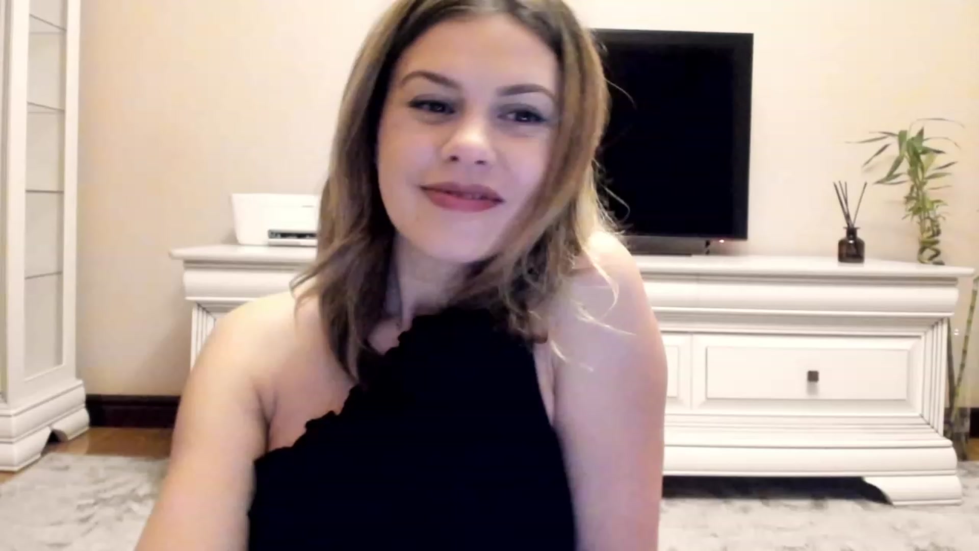 Gallery image thumbnail from Lu126's myfreecams stream on, 12/13/2022, 04:45 image 15 of 20