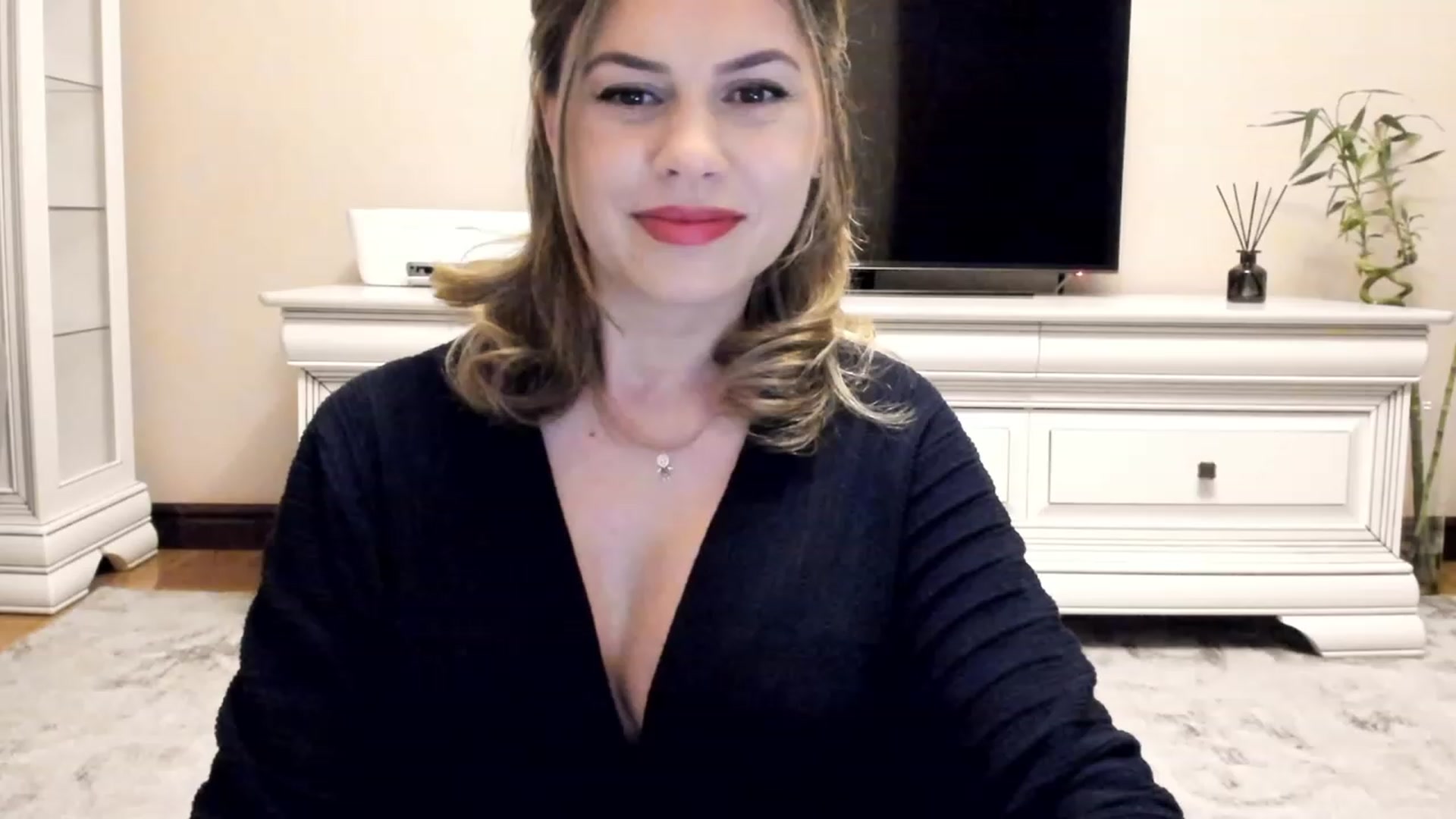 Gallery image thumbnail from Lu126's myfreecams stream on, 12/20/2022, 03:57 image 5 of 20