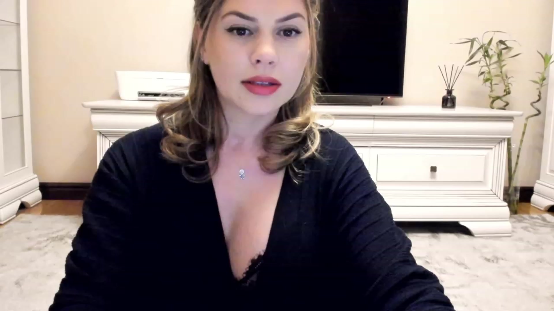 Gallery image thumbnail from Lu126's myfreecams stream on, 12/20/2022, 03:57 image 9 of 20