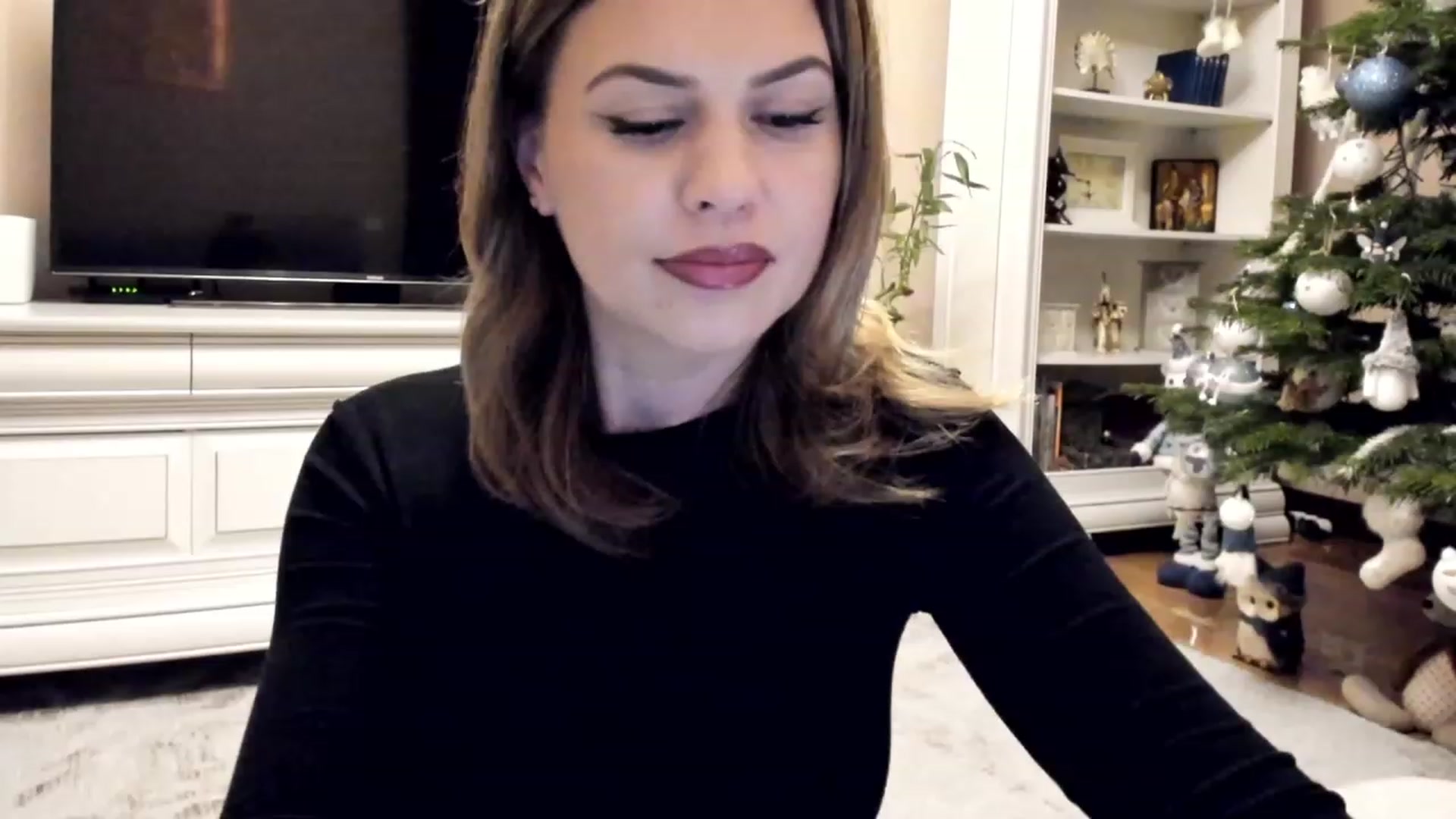 Gallery image thumbnail from Lu126's myfreecams stream on, 12/21/2022, 04:33 image 8 of 20