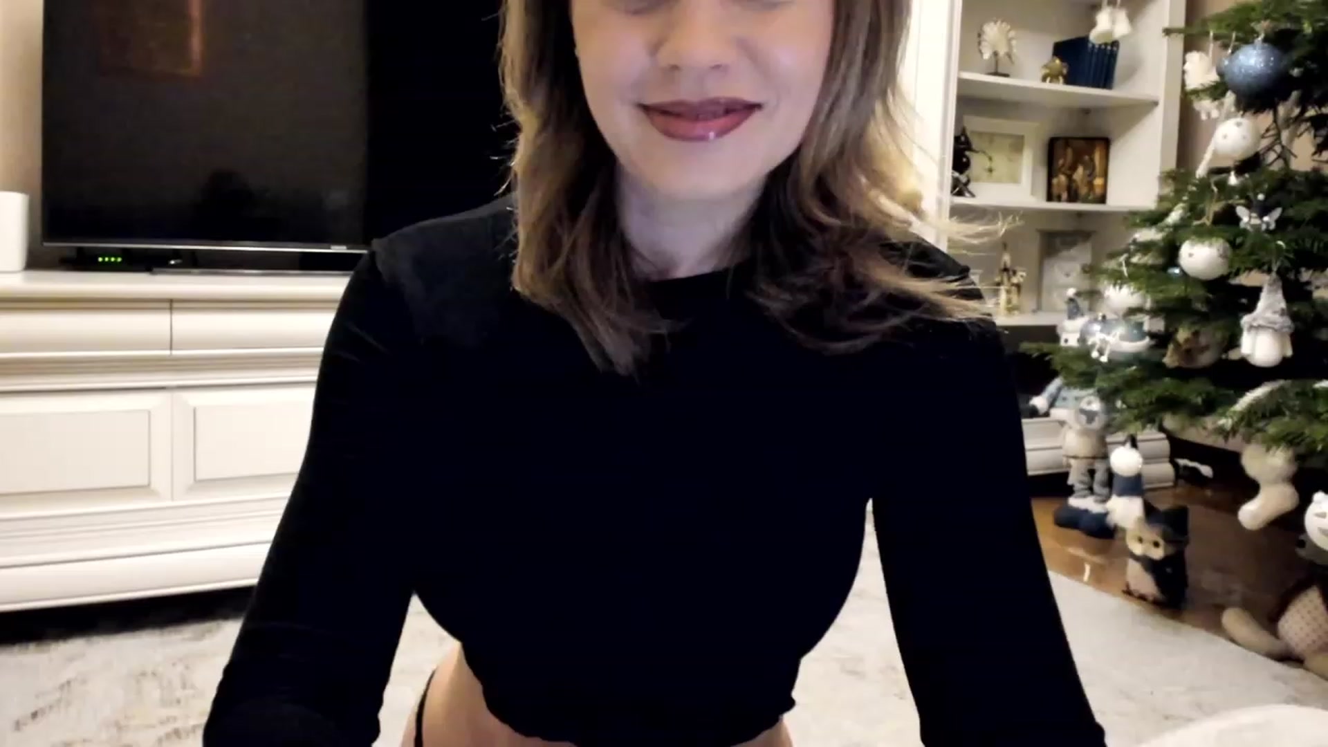 Gallery image thumbnail from Lu126's myfreecams stream on, 12/21/2022, 04:33 image 9 of 20