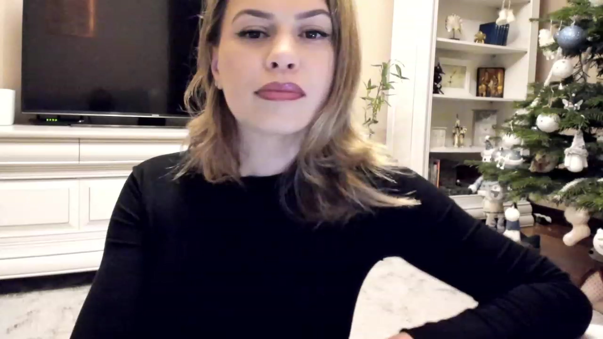 Gallery image thumbnail from Lu126's myfreecams stream on, 12/21/2022, 04:33 image 14 of 20