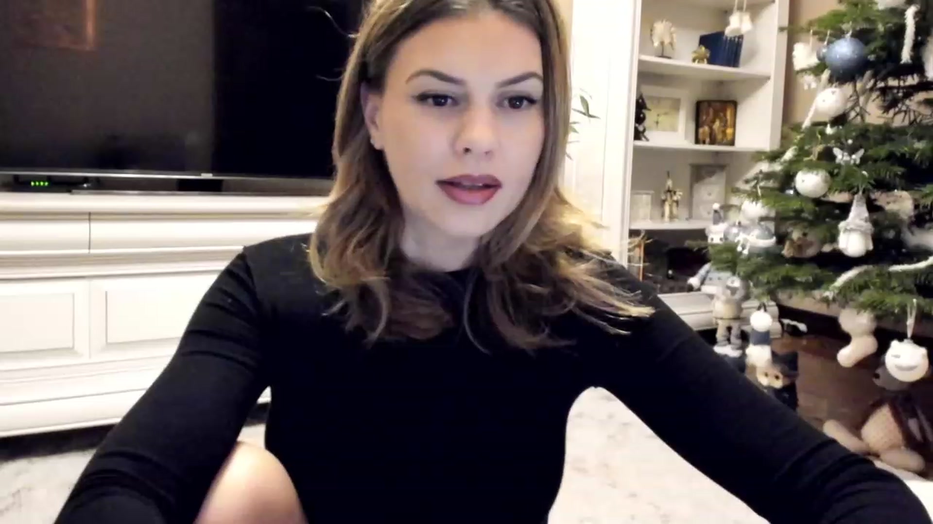Gallery image thumbnail from Lu126's myfreecams stream on, 12/21/2022, 04:33 image 16 of 20