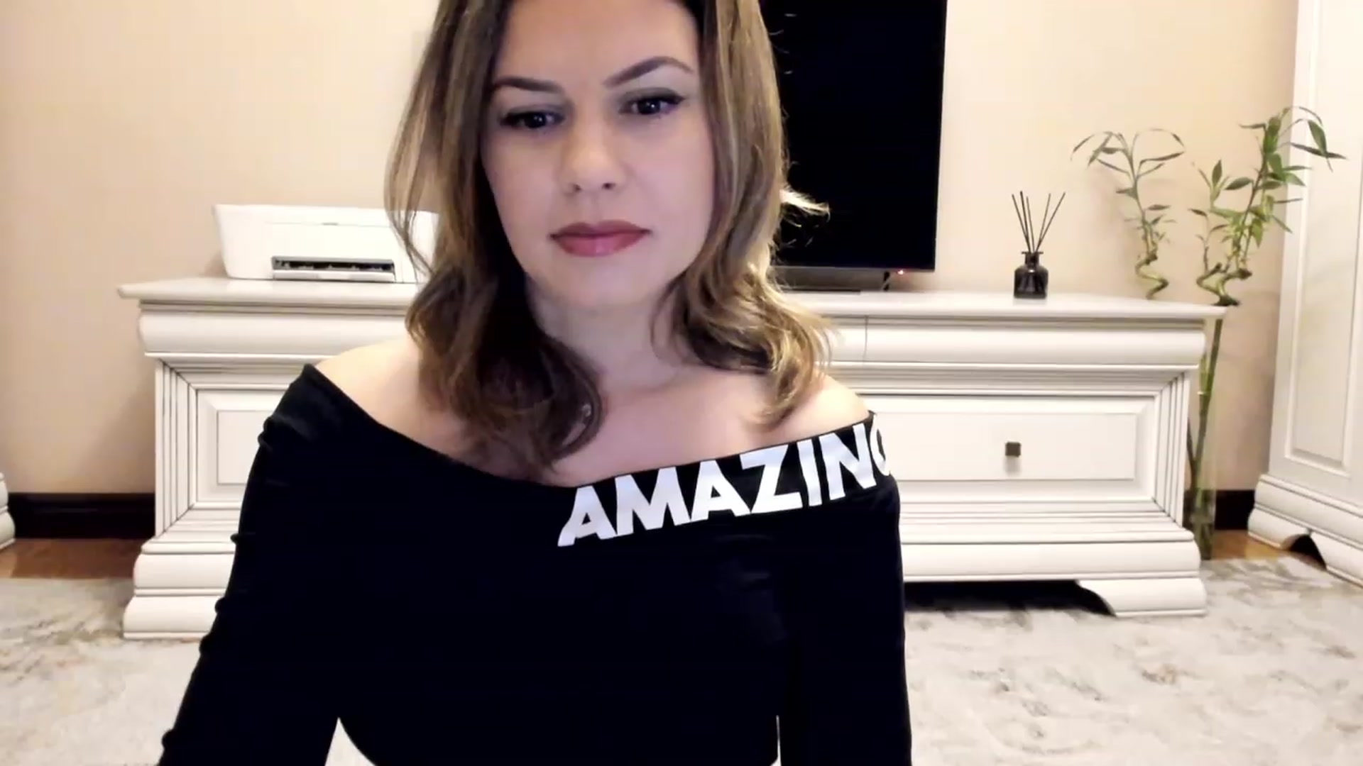 Gallery image thumbnail from Lu126's myfreecams stream on, 12/23/2022, 04:36 image 5 of 20