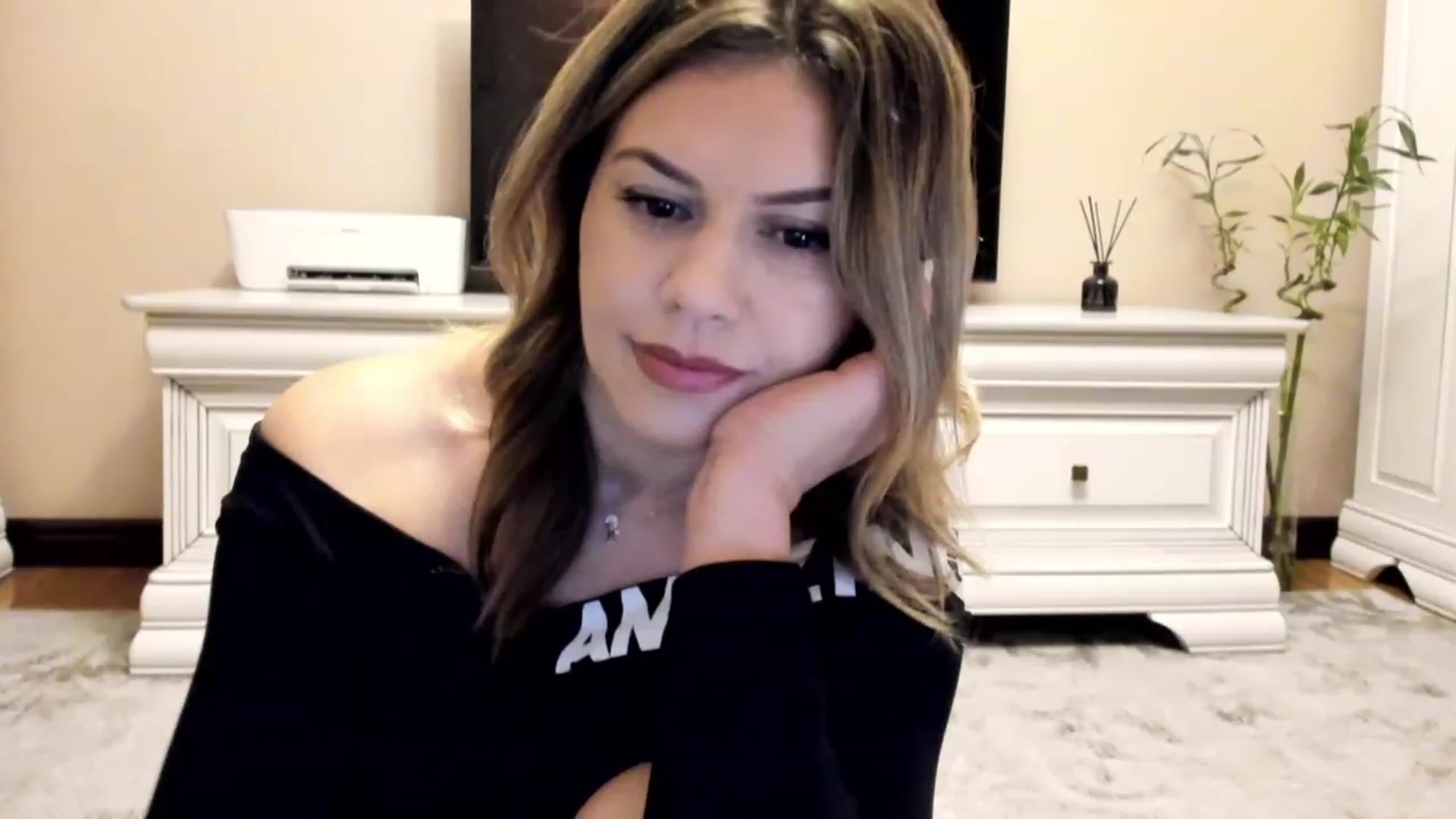 Gallery image thumbnail from Lu126's myfreecams stream on, 12/23/2022, 04:36 image 13 of 20