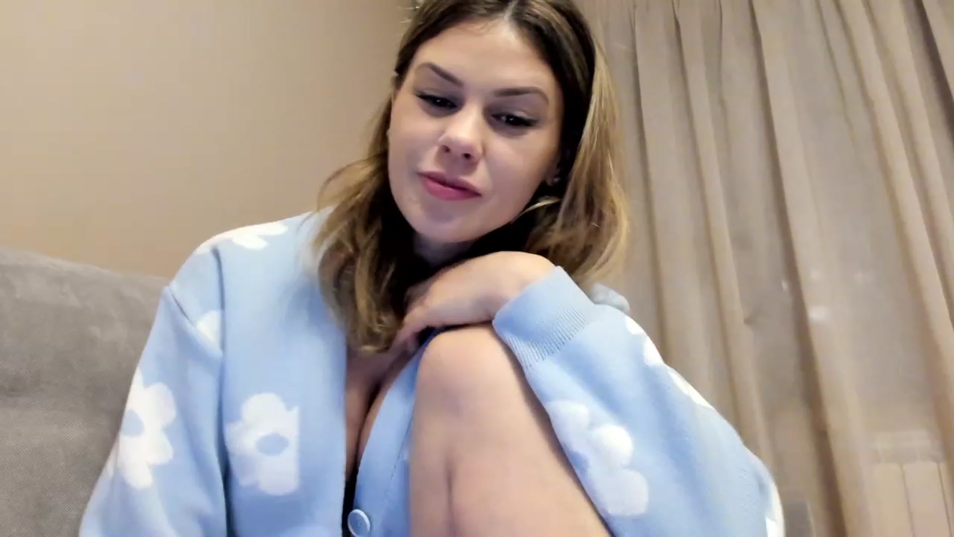 Gallery image thumbnail from Lu126's myfreecams stream on, 12/27/2022, 04:17 image 5 of 20