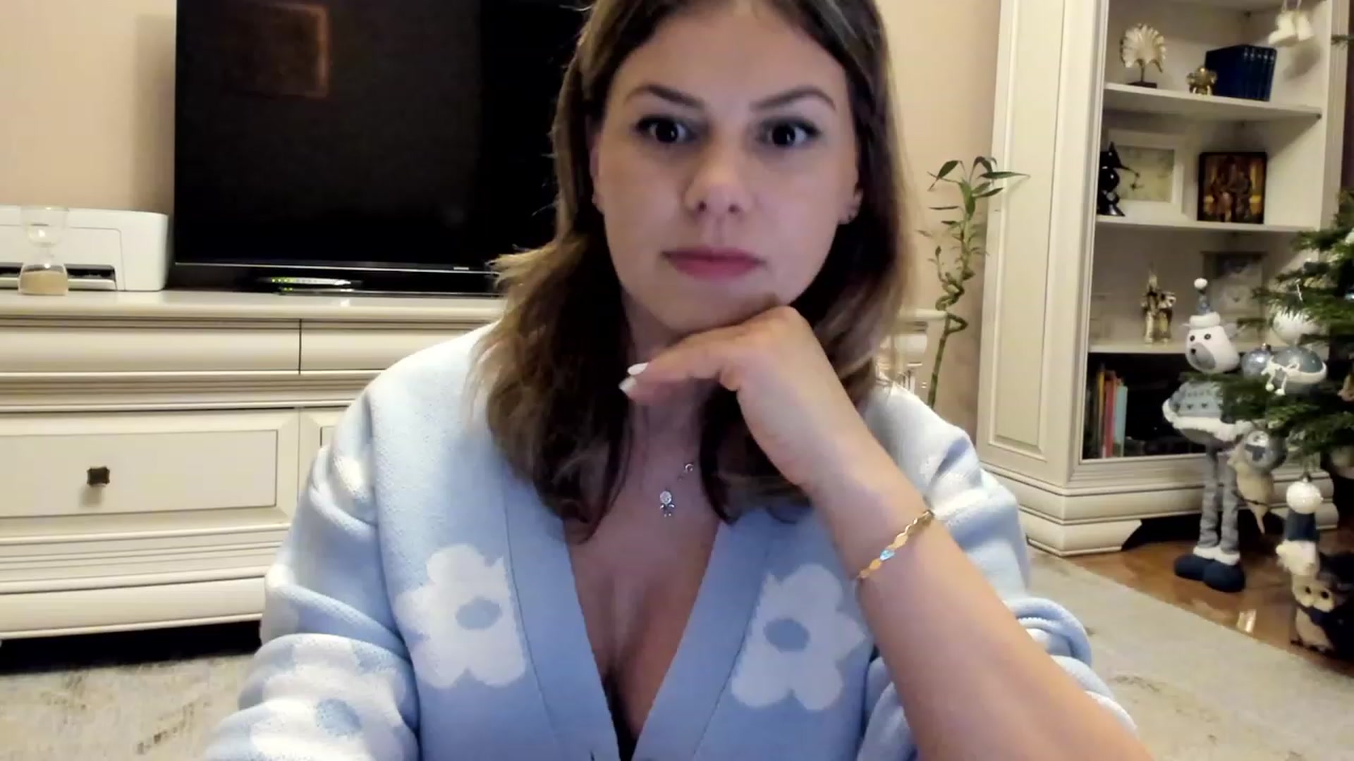 Gallery image thumbnail from Lu126's myfreecams stream on, 12/27/2022, 05:00 image 16 of 20