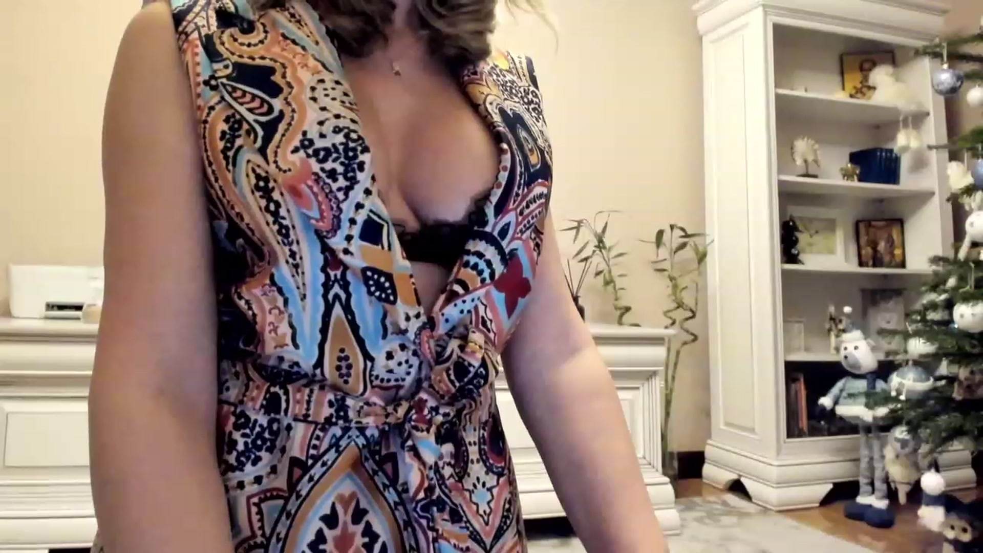 Gallery image thumbnail from Lu126's myfreecams stream on, 01/01/2023, 24:16 image 19 of 20