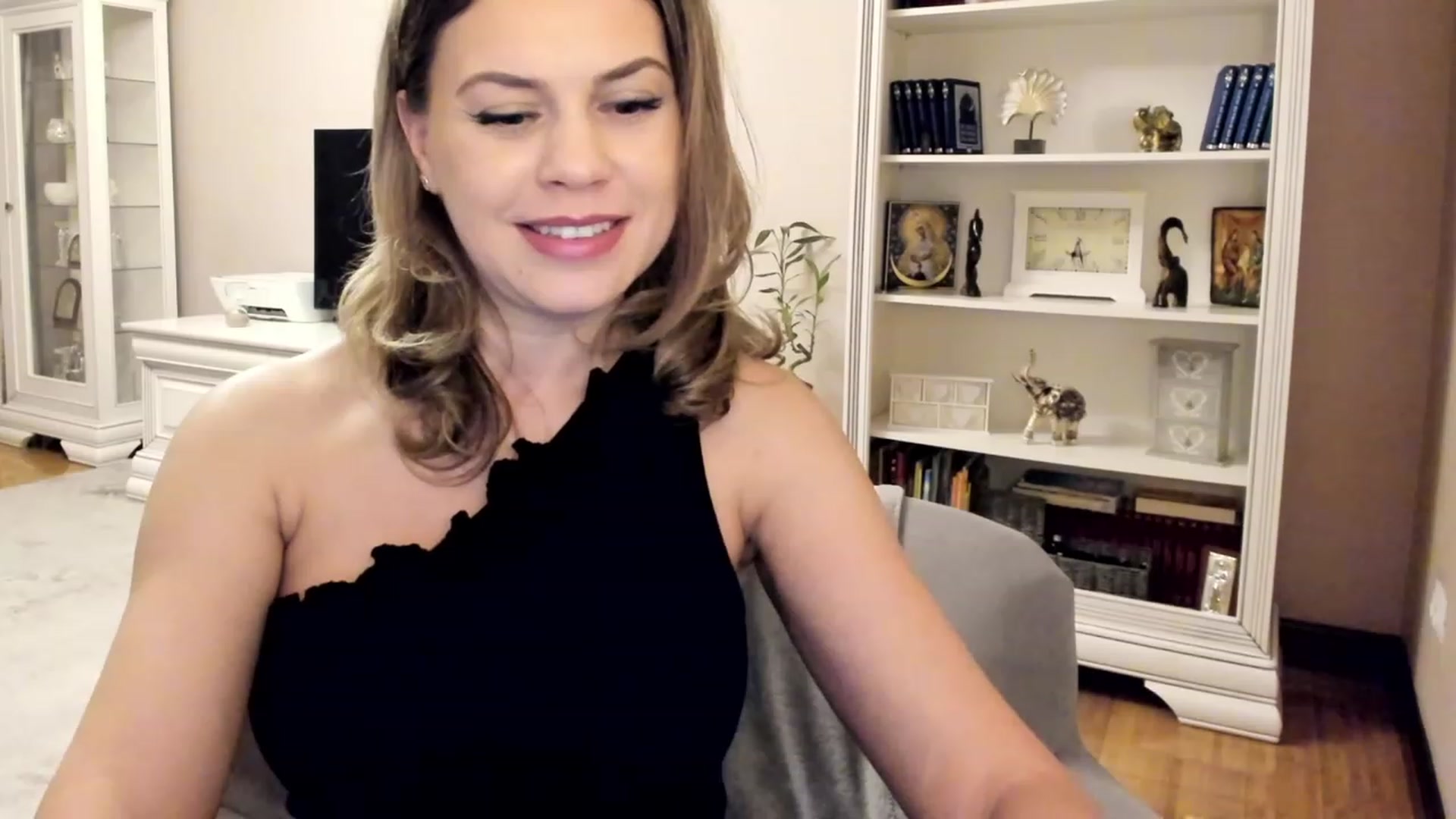 Gallery image thumbnail from Lu126's myfreecams stream on, 01/03/2023, 05:23 image 12 of 20