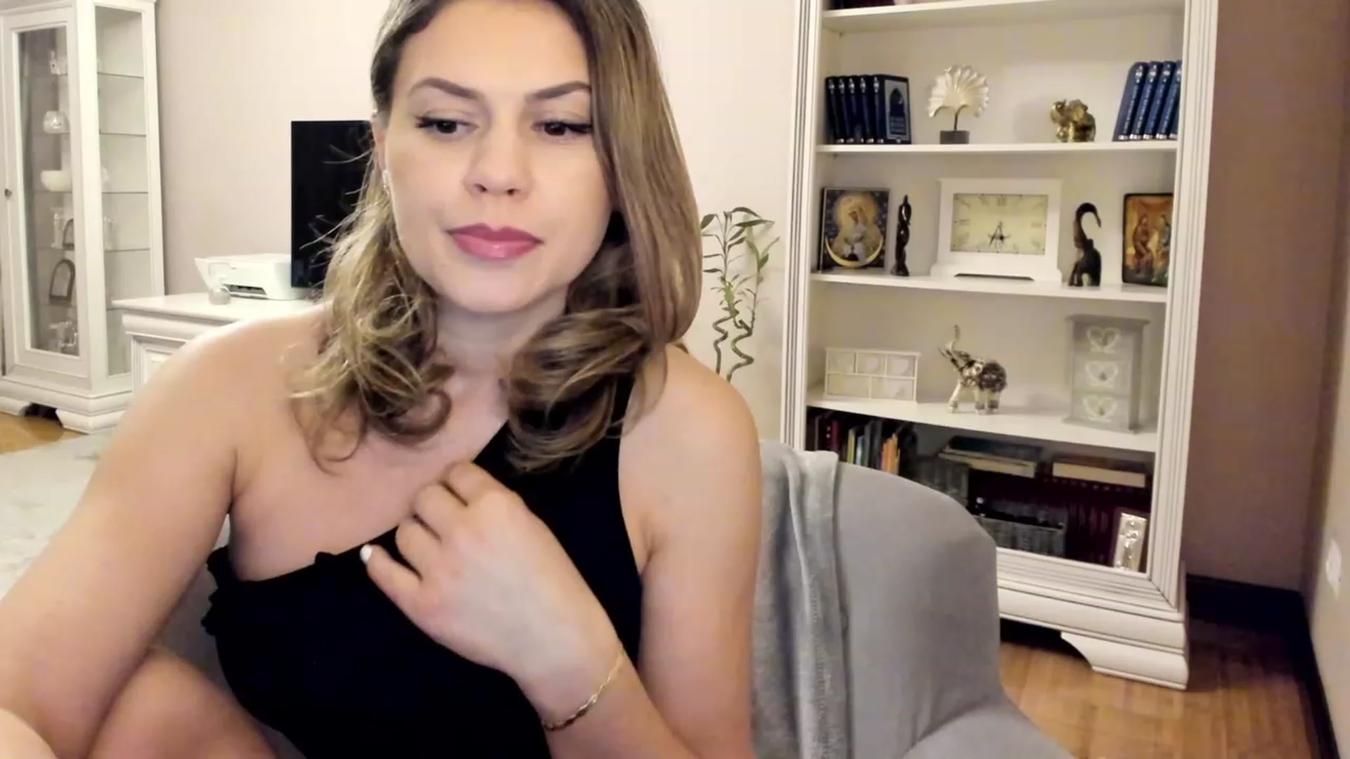 Gallery image thumbnail from Lu126's myfreecams stream on, 01/03/2023, 05:23 image 2 of 20