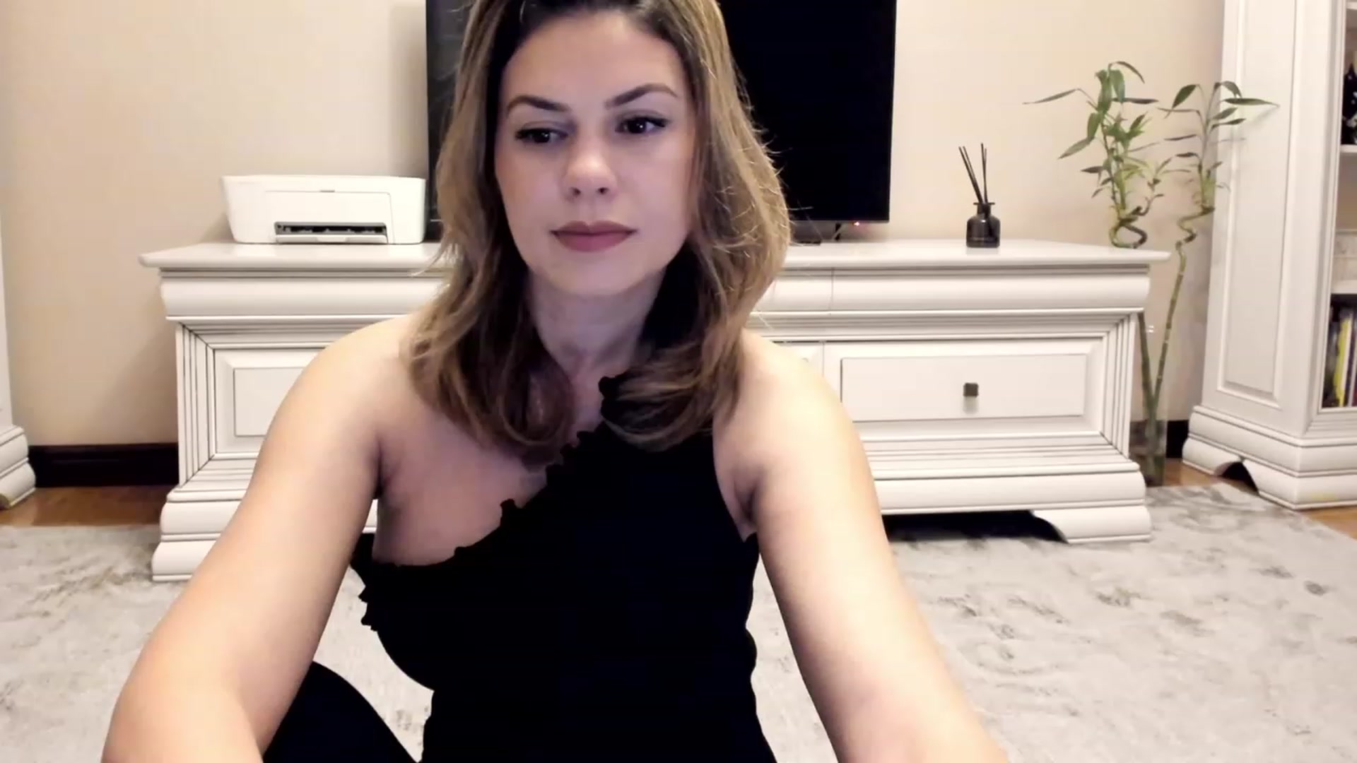 Gallery image thumbnail from Lu126's myfreecams stream on, 01/28/2023, 04:55 image 8 of 20