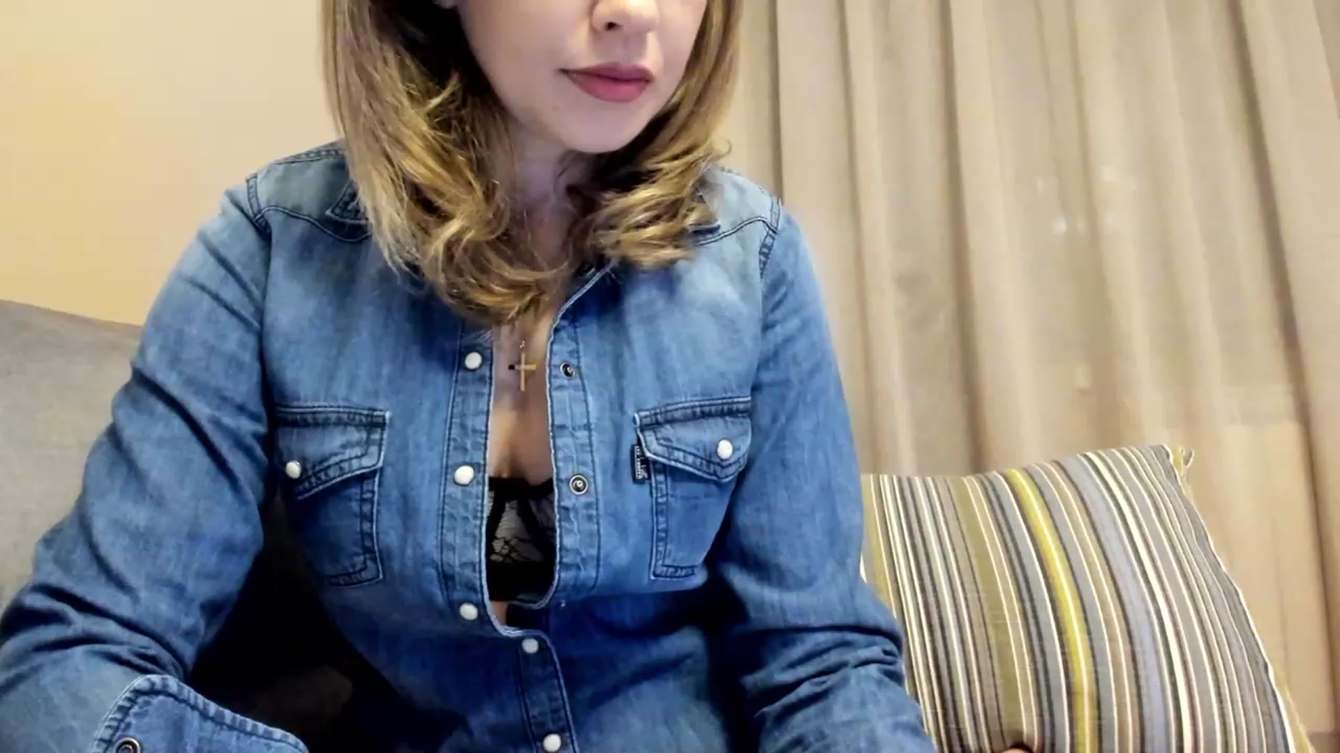 Gallery image thumbnail from Lu126's myfreecams stream on, 02/11/2023, 22:44 image 7 of 20