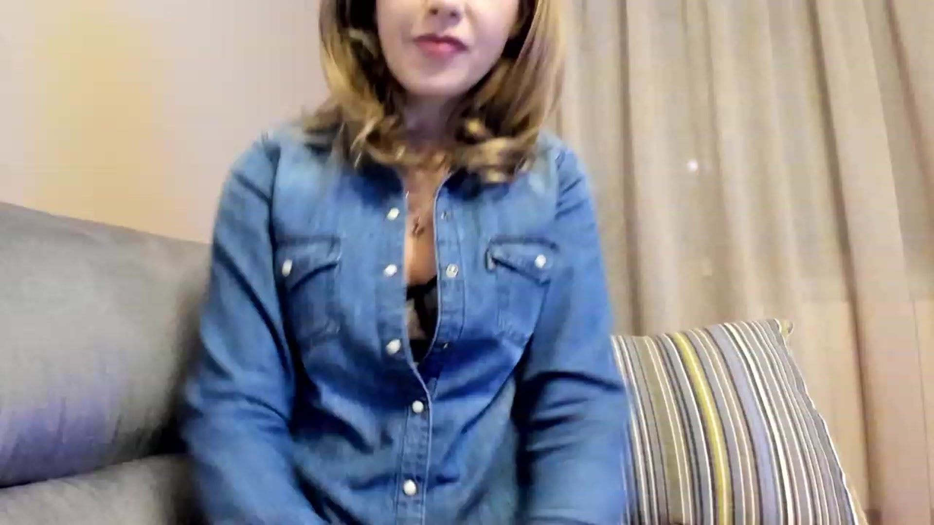 Gallery image thumbnail from Lu126's myfreecams stream on, 02/11/2023, 22:44 image 3 of 20