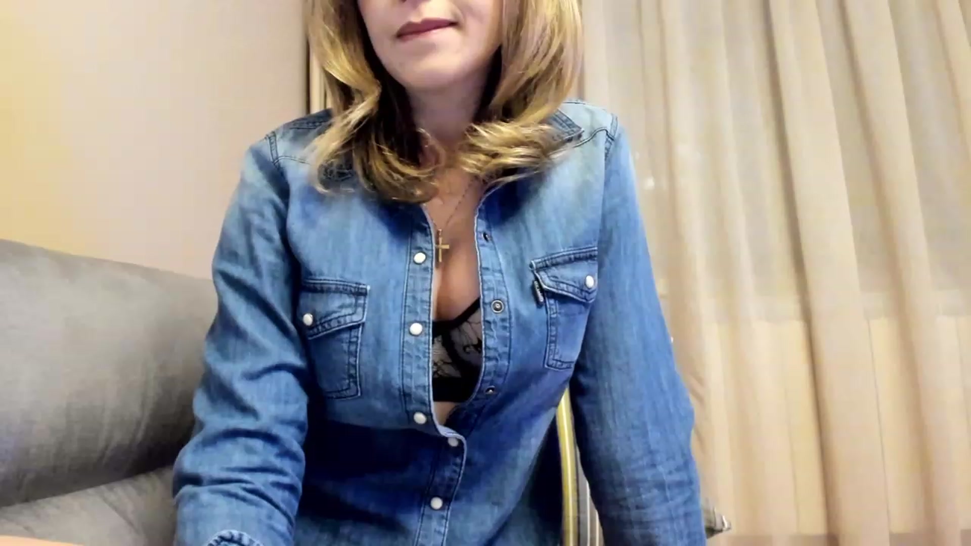 Gallery image thumbnail from Lu126's myfreecams stream on, 02/11/2023, 22:44 image 15 of 20