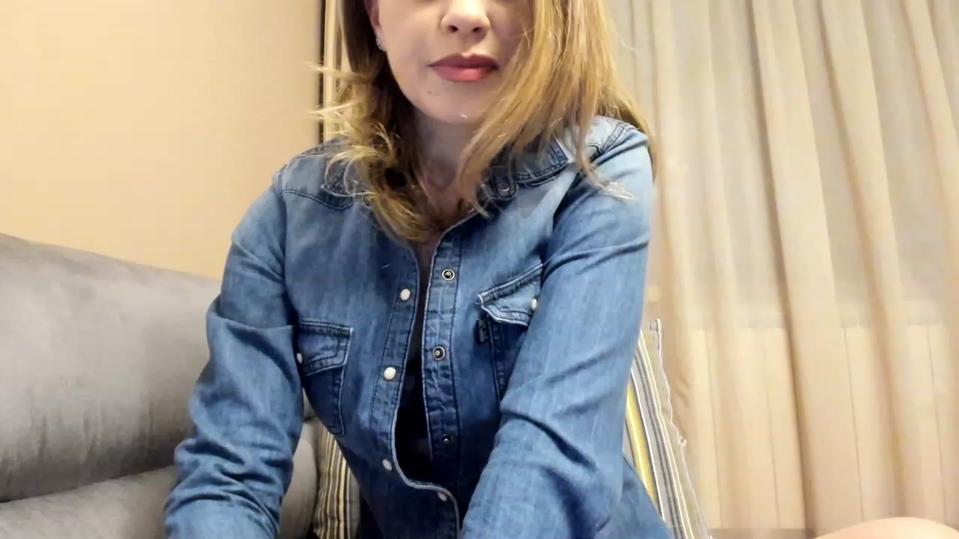 Gallery image thumbnail from Lu126's myfreecams stream on, 02/12/2023, 24:51 image 9 of 20