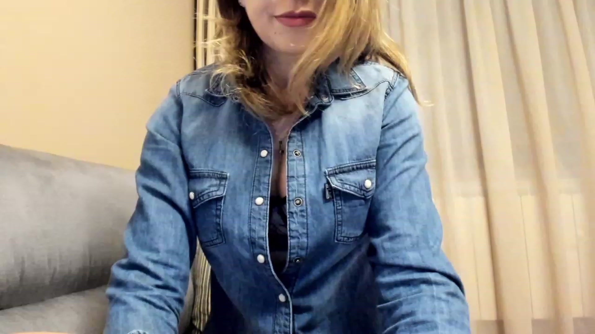 Gallery image thumbnail from Lu126's myfreecams stream on, 02/12/2023, 24:51 image 10 of 20