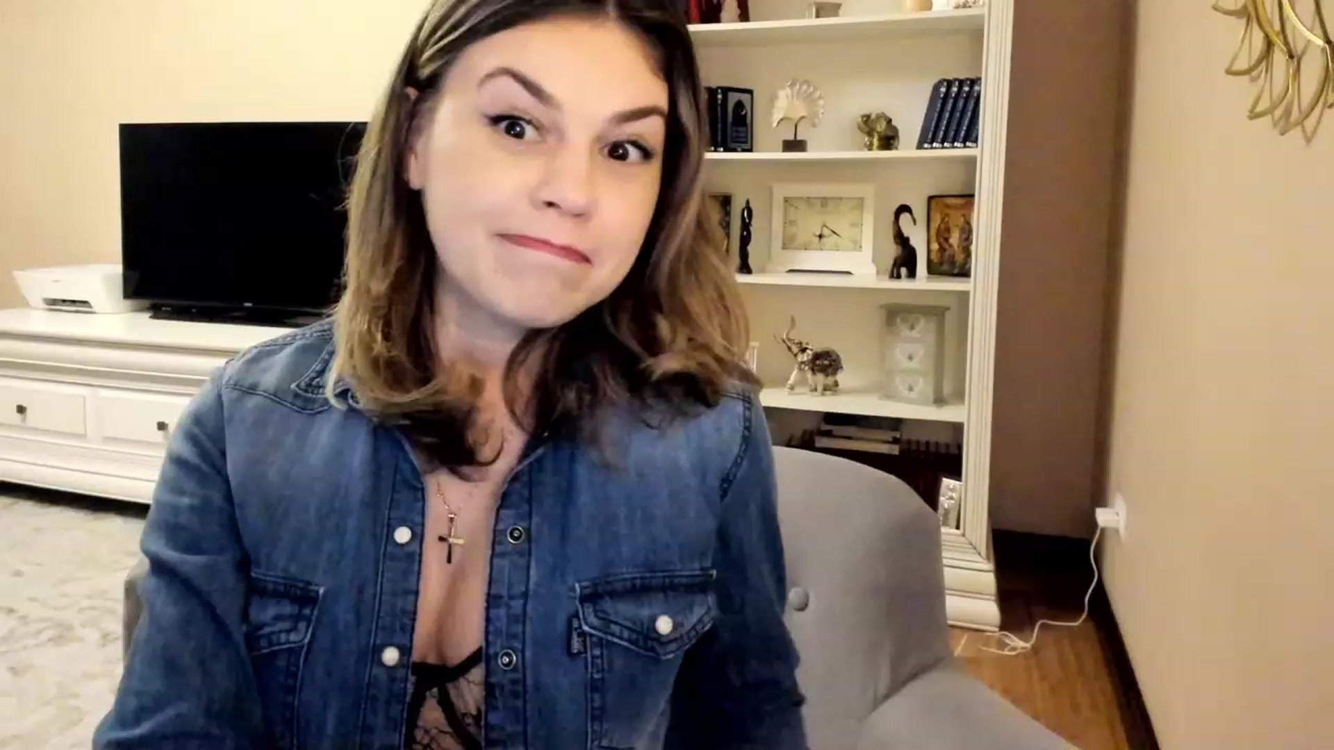 Gallery image thumbnail from Lu126's myfreecams stream on, 03/13/2023, 04:34 image 18 of 20