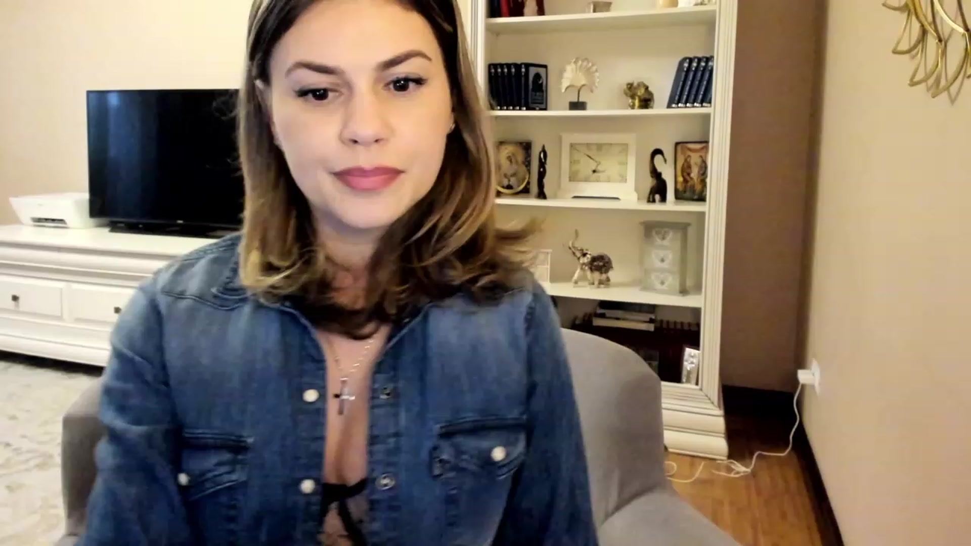 Gallery image thumbnail from Lu126's myfreecams stream on, 03/13/2023, 05:02 image 14 of 20