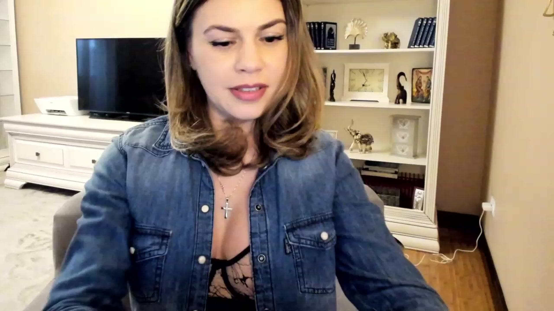 Gallery image thumbnail from Lu126's myfreecams stream on, 03/13/2023, 05:02 image 18 of 20