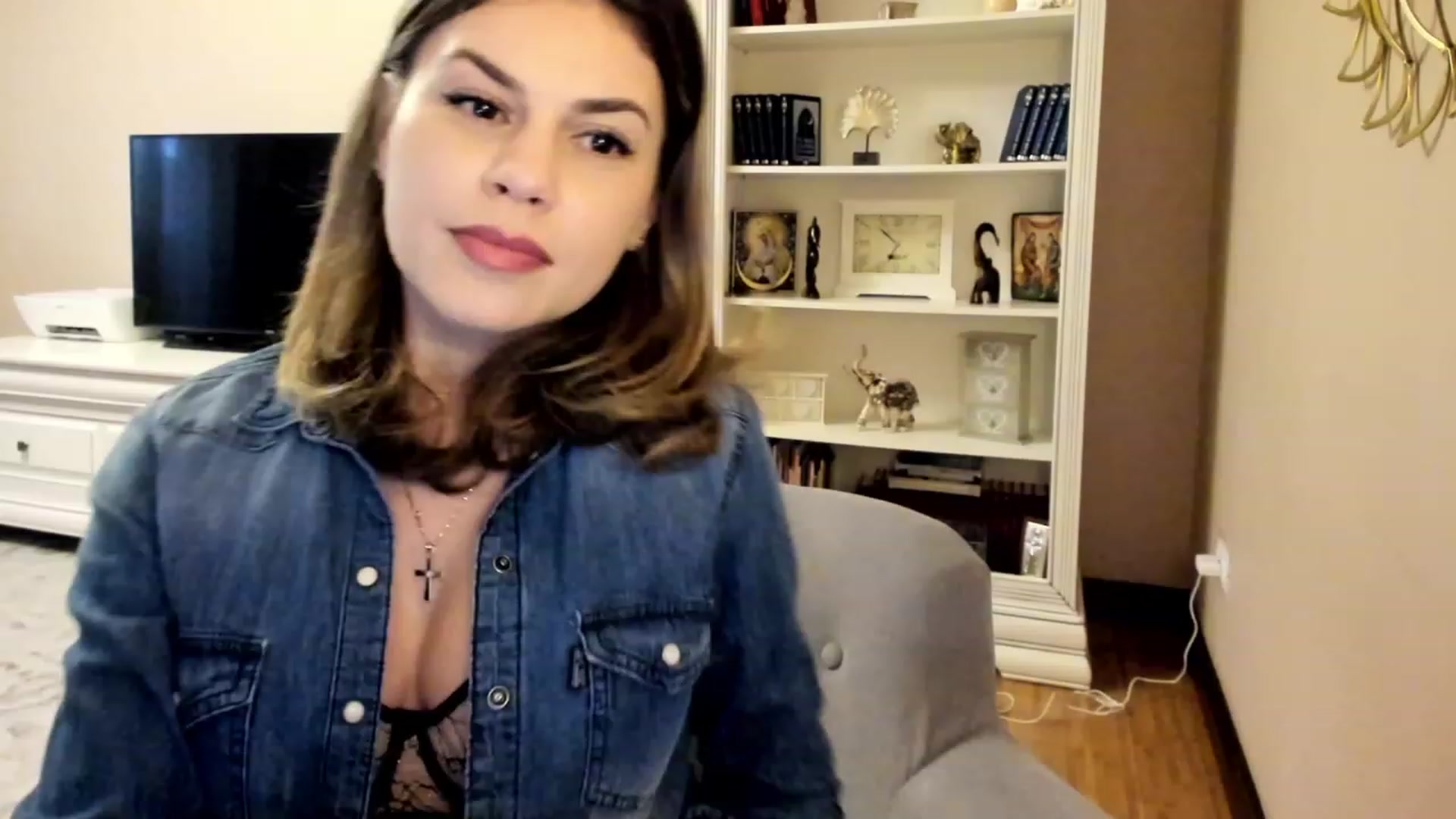 Gallery image thumbnail from Lu126's myfreecams stream on, 03/13/2023, 05:02 image 15 of 20