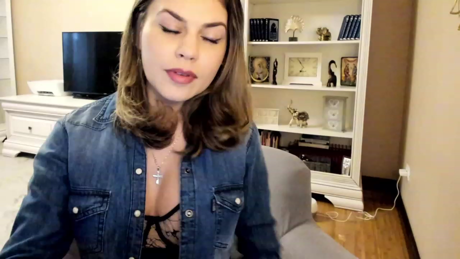 Gallery image thumbnail from Lu126's myfreecams stream on, 03/13/2023, 05:02 image 17 of 20