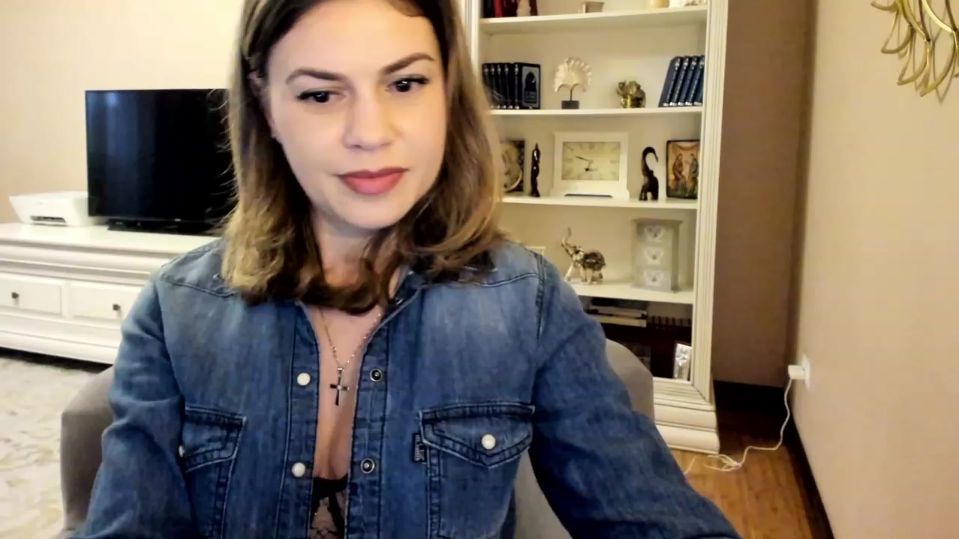 Gallery image thumbnail from Lu126's myfreecams stream on, 03/13/2023, 05:02 image 12 of 20