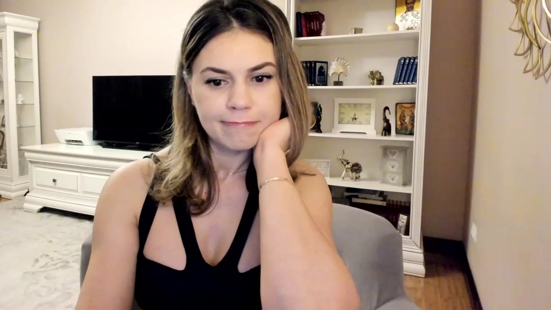 Gallery image thumbnail from Lu126's myfreecams stream on, 03/18/2023, 04:23 image 10 of 20