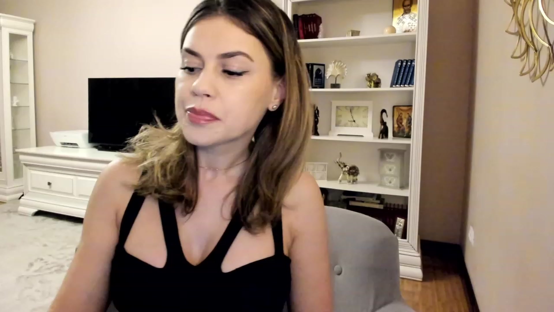 Gallery image thumbnail from Lu126's myfreecams stream on, 03/18/2023, 04:23 image 2 of 20