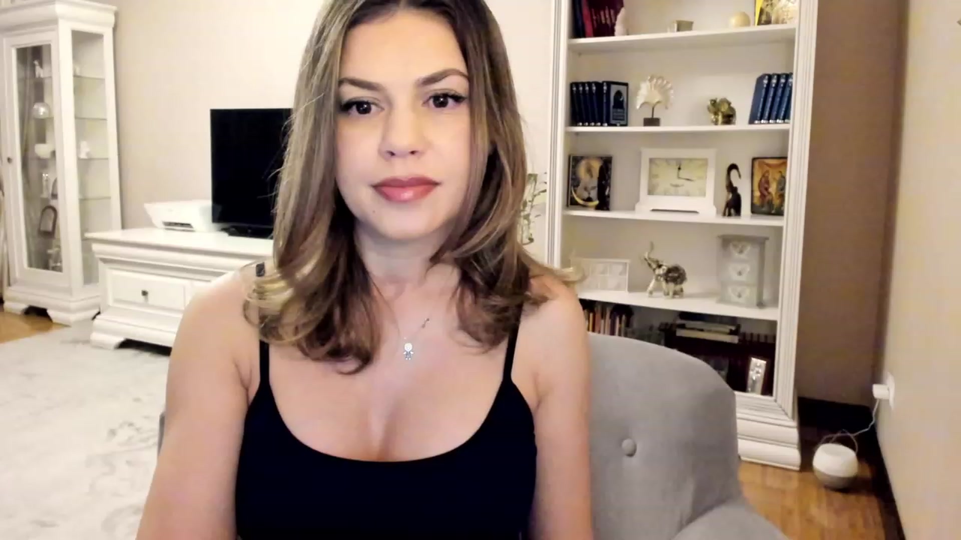Gallery image thumbnail from Lu126's myfreecams stream on, 04/01/2023, 22:43 image 2 of 20