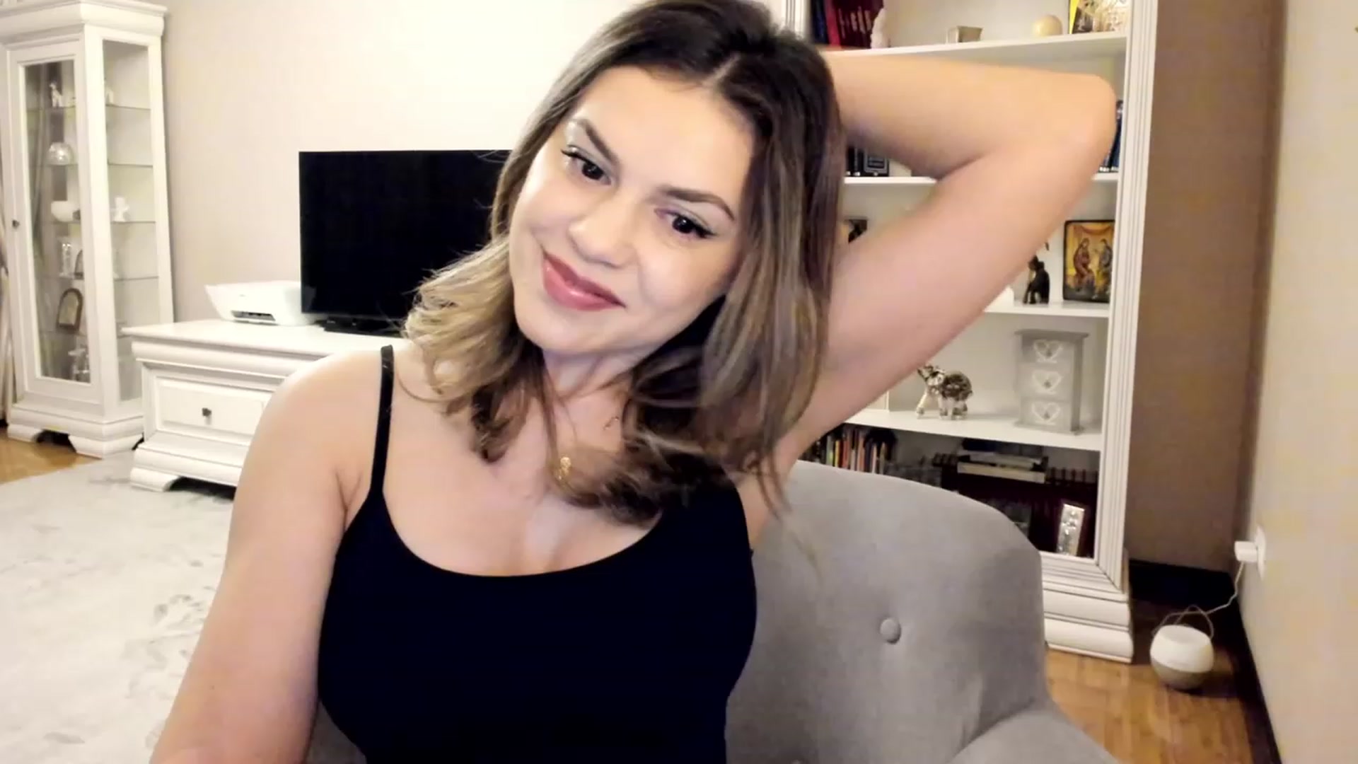 Gallery image thumbnail from Lu126's myfreecams stream on, 04/01/2023, 22:43 image 4 of 20