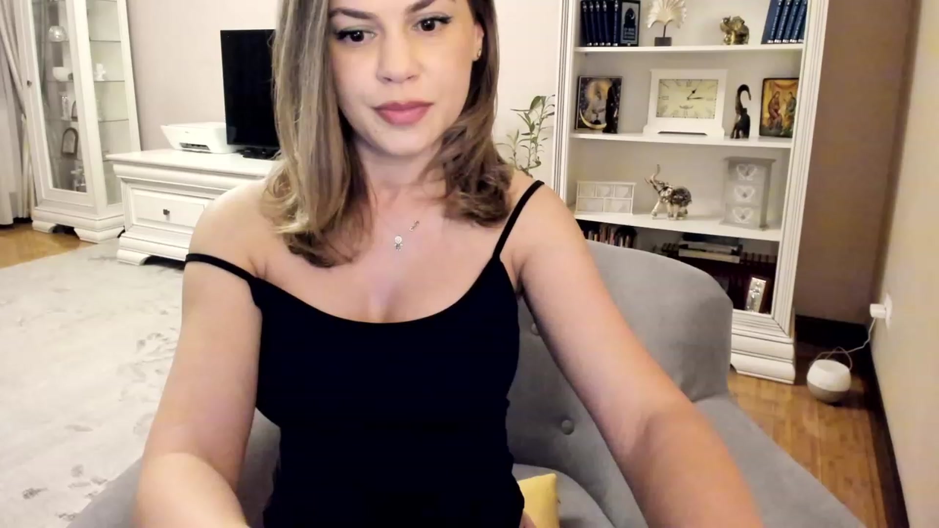 Gallery image thumbnail from Lu126's myfreecams stream on, 04/01/2023, 22:43 image 15 of 20