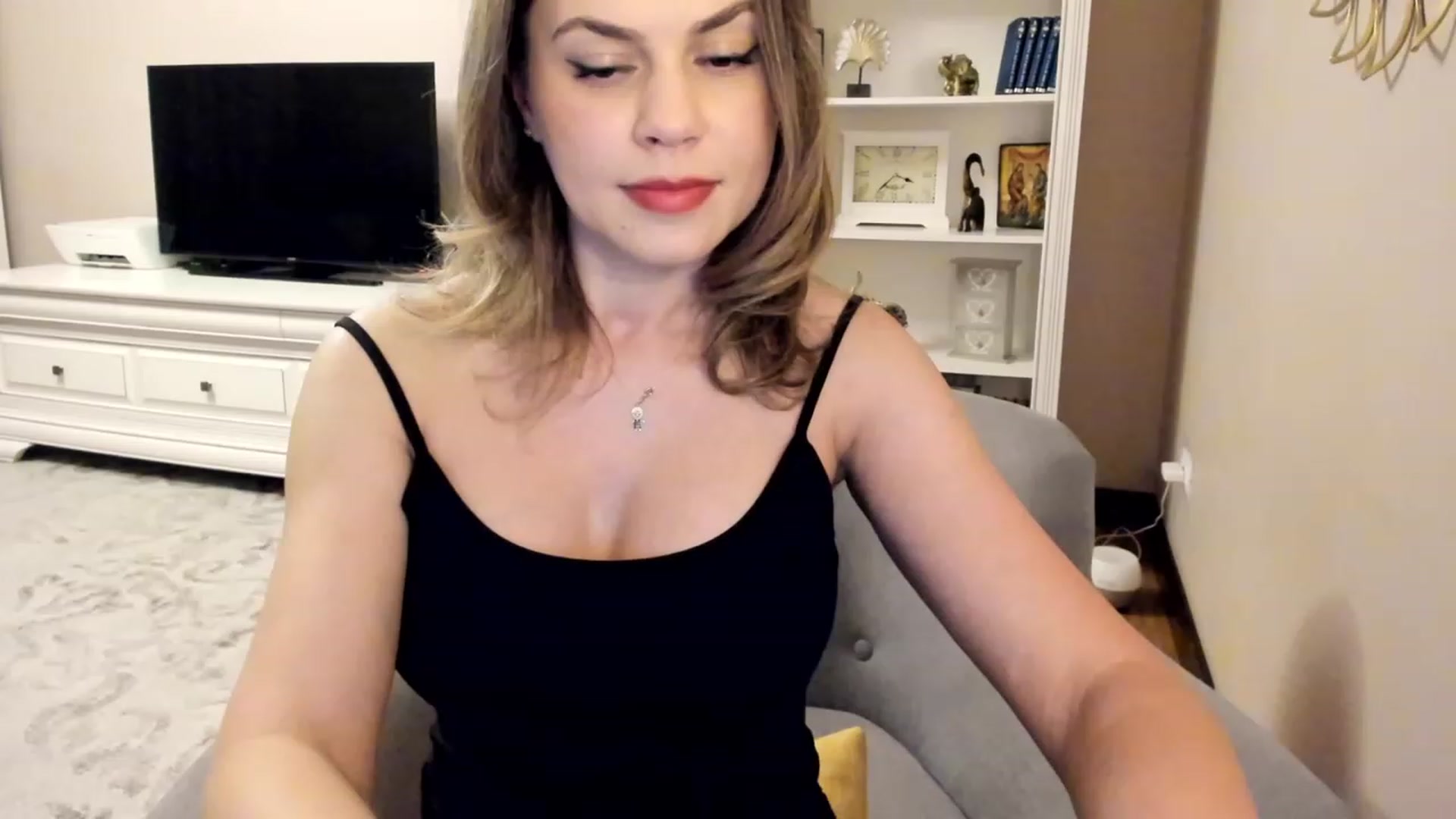 Gallery image thumbnail from Lu126's myfreecams stream on, 04/02/2023, 24:56 image 16 of 20