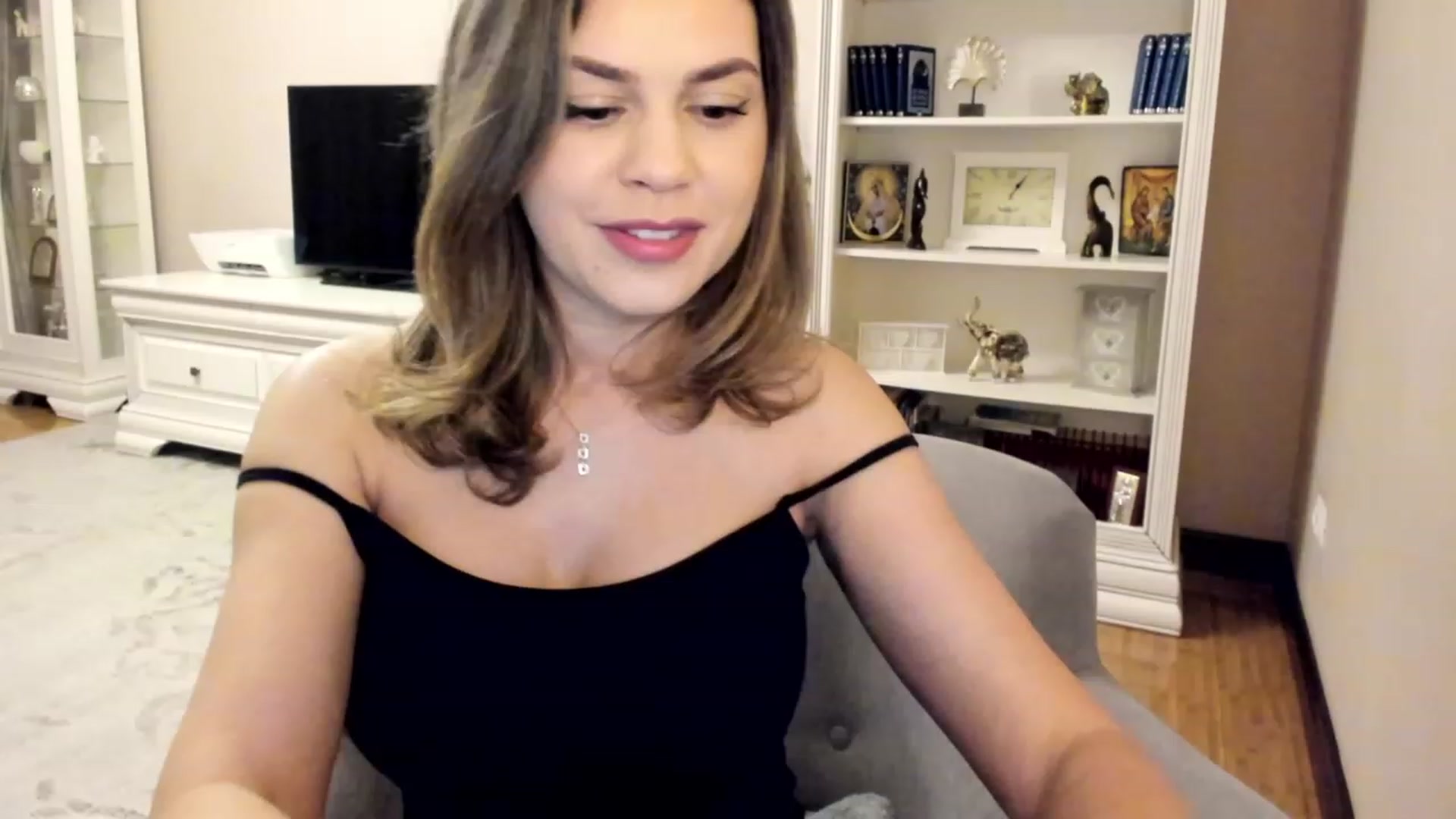 Gallery image thumbnail from Lu126's myfreecams stream on, 04/16/2023, 24:15 image 5 of 20