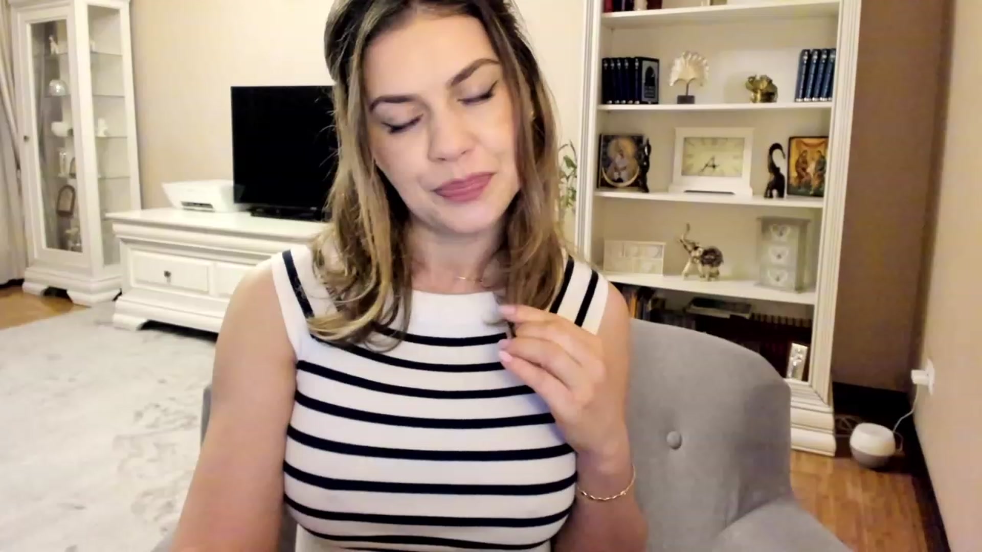 Gallery image thumbnail from Lu126's myfreecams stream on, 04/19/2023, 03:55 image 4 of 20