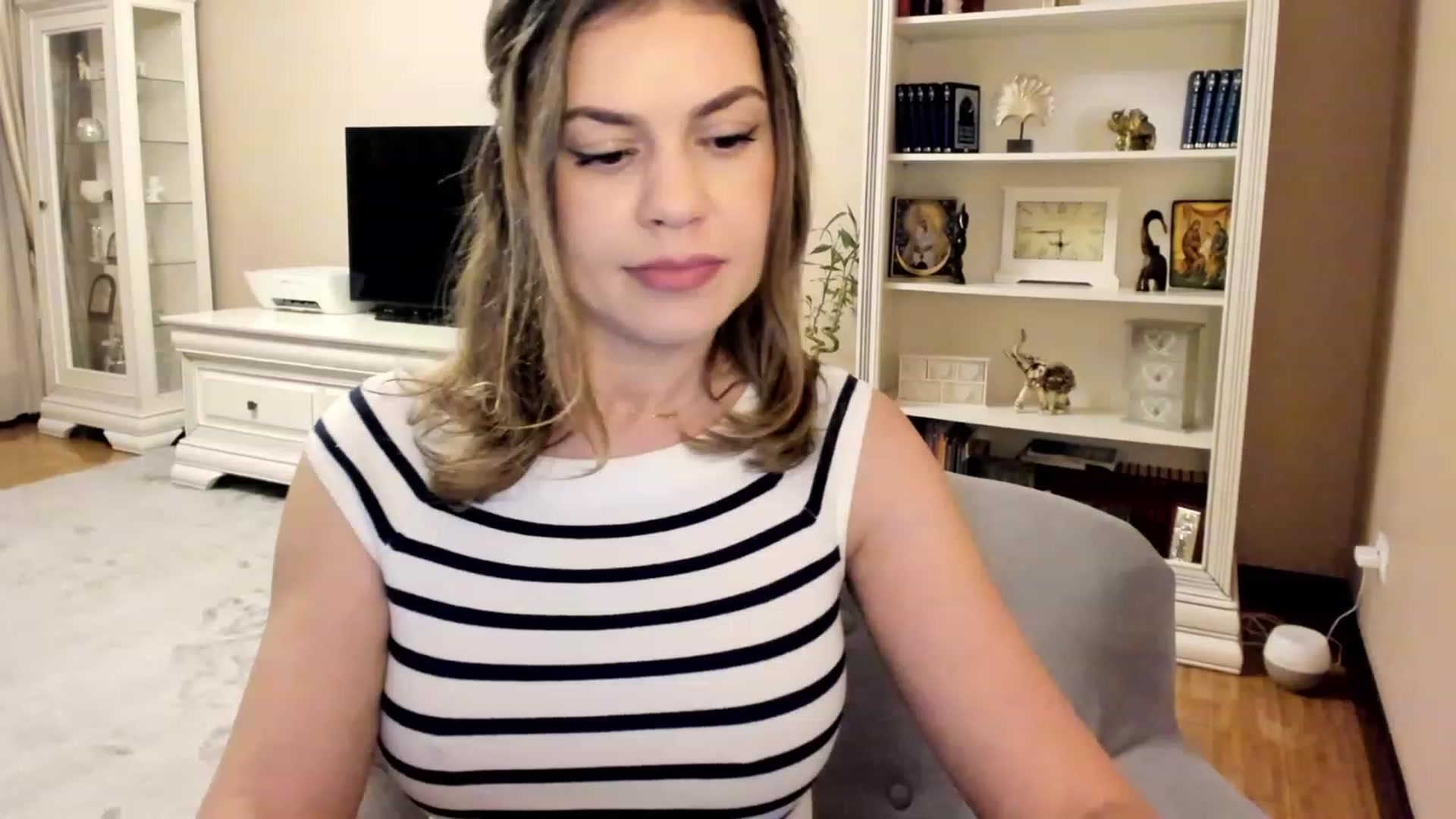 Gallery image thumbnail from Lu126's myfreecams stream on, 04/19/2023, 03:55 image 6 of 20