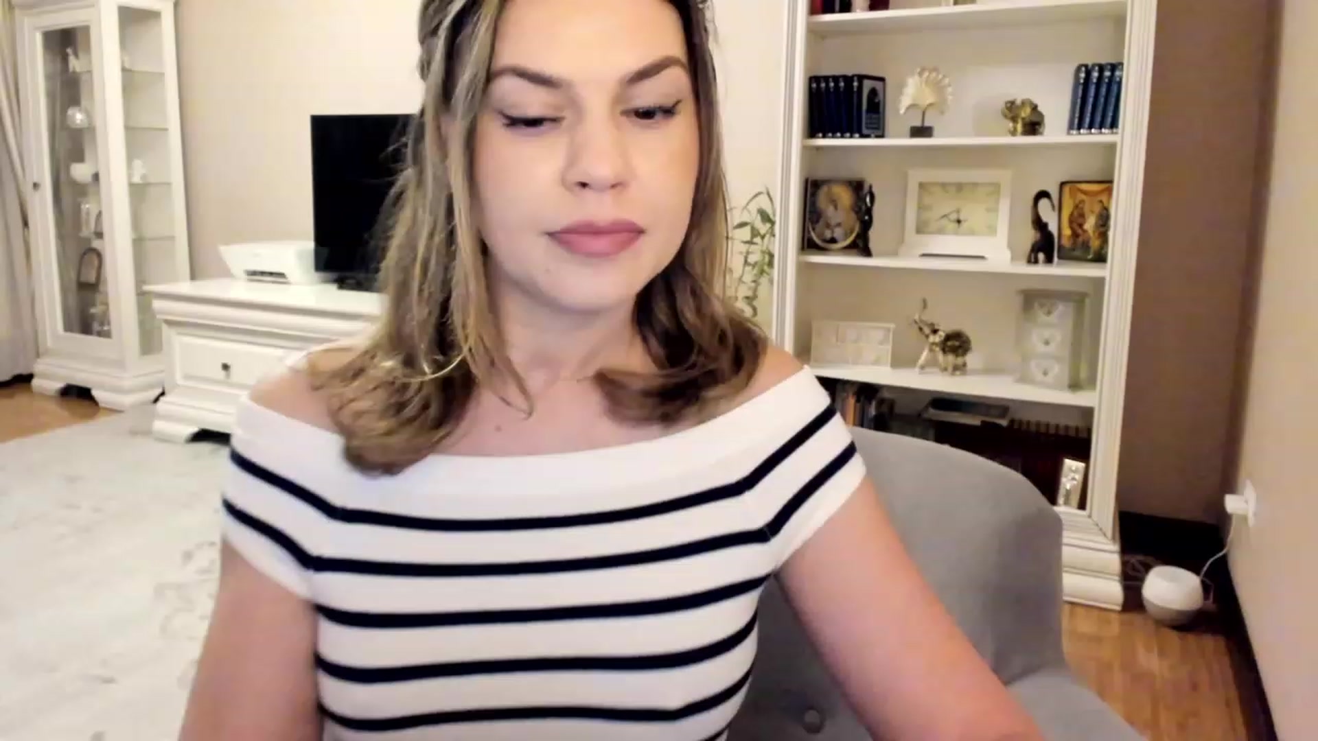 Gallery image thumbnail from Lu126's myfreecams stream on, 04/19/2023, 03:55 image 5 of 20