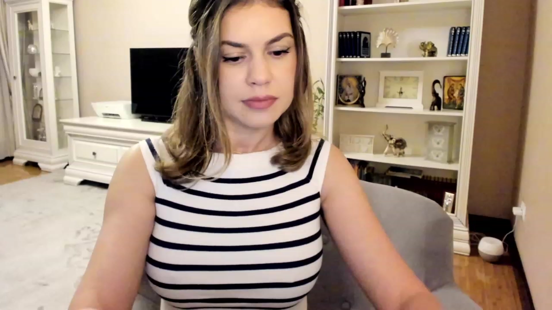 Gallery image thumbnail from Lu126's myfreecams stream on, 04/19/2023, 03:55 image 3 of 20