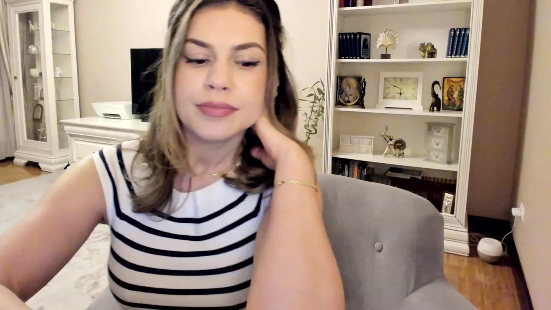 Gallery image thumbnail from Lu126's myfreecams stream on, 04/19/2023, 03:55 image 7 of 20