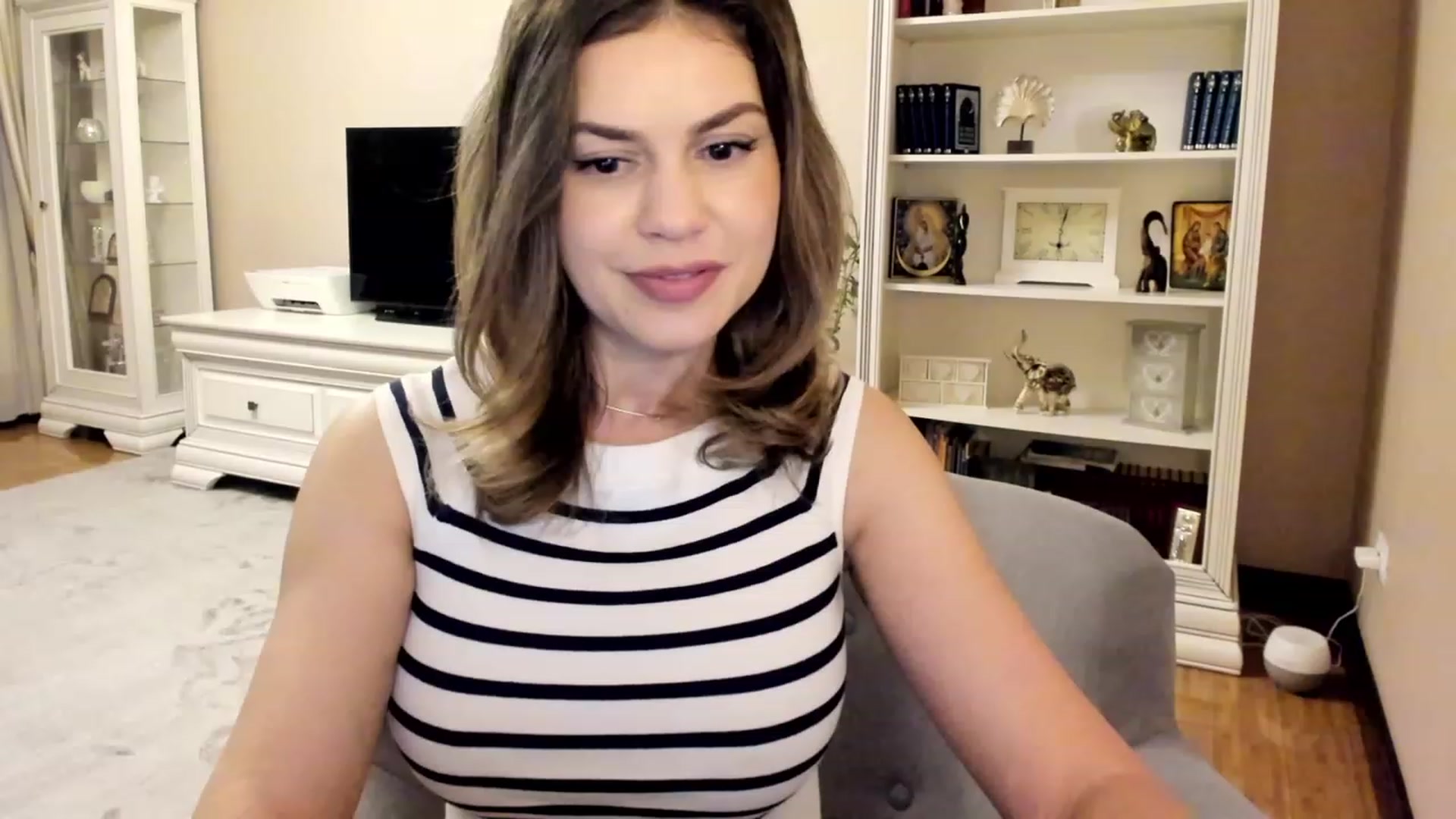 Gallery image thumbnail from Lu126's myfreecams stream on, 04/19/2023, 03:55 image 10 of 20