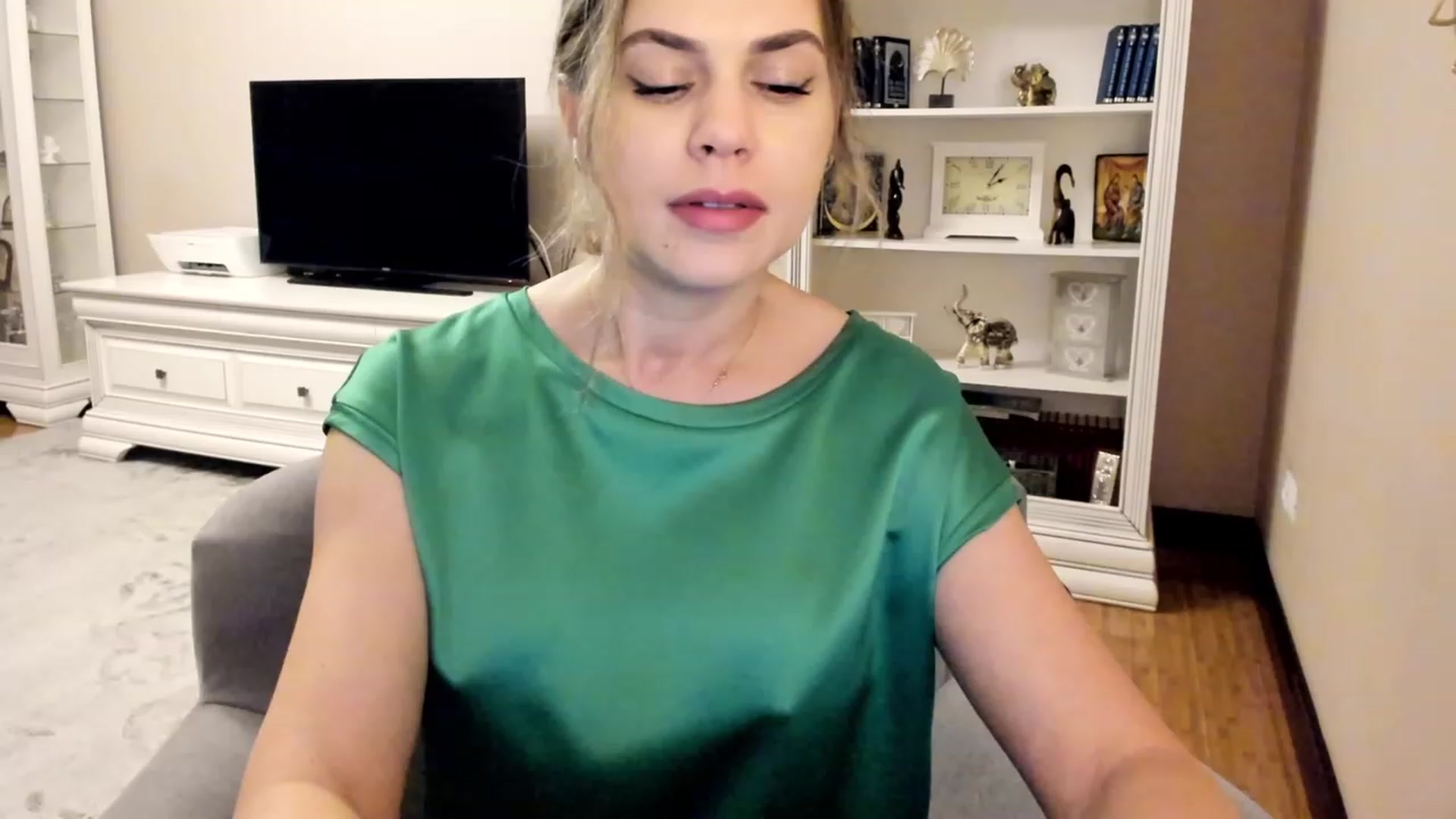 Gallery image thumbnail from Lu126's myfreecams stream on, 05/12/2023, 23:25 image 17 of 20
