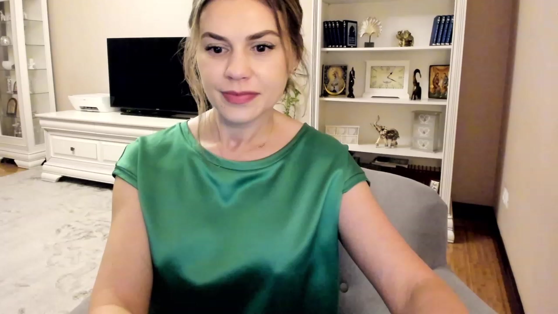 Gallery image thumbnail from Lu126's myfreecams stream on, 05/12/2023, 23:25 image 6 of 20