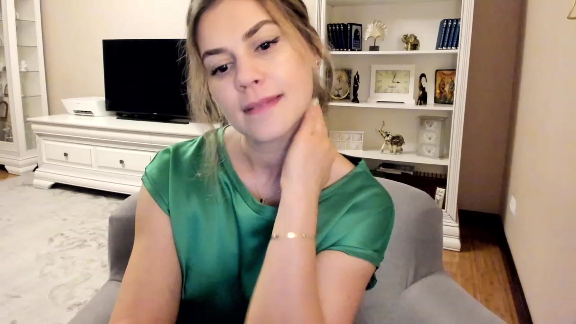 Gallery image thumbnail from Lu126's myfreecams stream on, 05/13/2023, 24:24 image 4 of 20