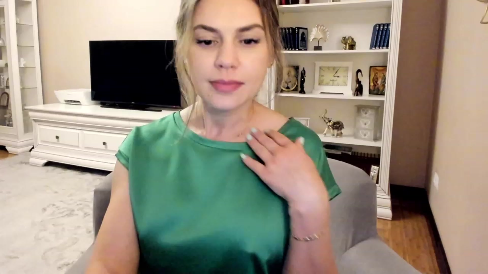 Gallery image thumbnail from Lu126's myfreecams stream on, 05/13/2023, 24:24 image 6 of 20