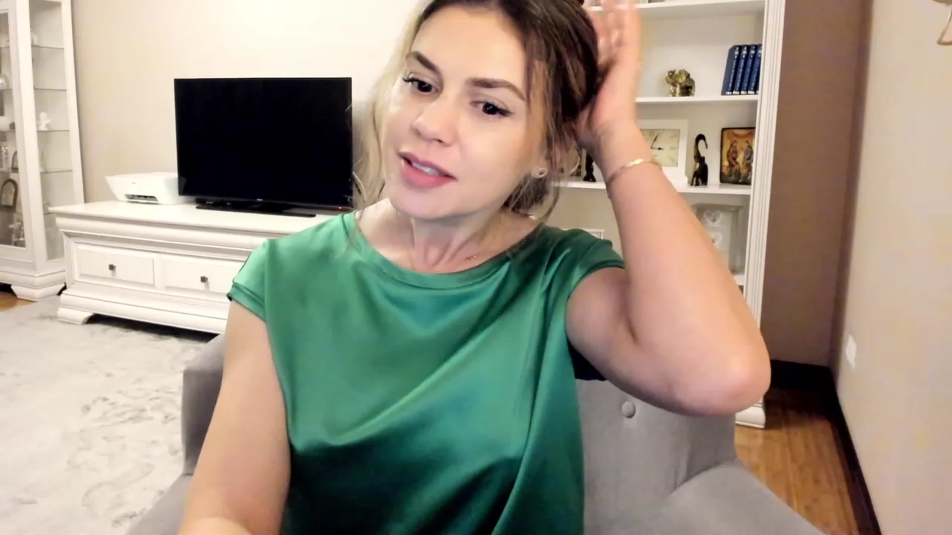 Gallery image thumbnail from Lu126's myfreecams stream on, 05/13/2023, 24:24 image 5 of 20