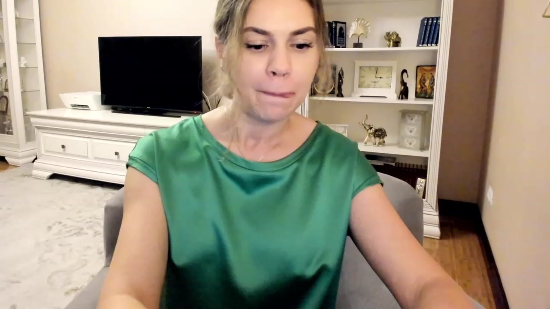Gallery image thumbnail from Lu126's myfreecams stream on, 05/13/2023, 24:24 image 3 of 20